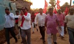 মোদী - দিদি গট আপ এই ইস্যুকে হাতিয়ার করেই পুণিশোলে রবিবাসরীয় ভোট প্রচারে সিপিএমের প্রার্থী সুনীল খাঁ। মোদী - দিদি গট আপ এই ইস্যুকে হাতিয়ার করেই পুণিশোলে রবিবাসরীয় ভোট প্রচারে সিপিএমের প্রার্থী সুনীল খাঁ।