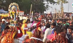 পরকুল থেকে পরেশনাথ মেলা লোকের সমাগম তুষু ভাসান পরবে। পরকুল থেকে পরেশনাথ মেলা লোকের সমাগম তুষু ভাসান পরবে।