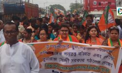 সৌমিত্রের জেলায় ঢোকা মানা হাইকোর্টের, তাই প্রচারে নামলেন বাবা,মা,স্ত্রী। সৌমিত্রের জেলায় ঢোকা মানা হাইকোর্টের, তাই প্রচারে নামলেন বাবা,মা,স্ত্রী।