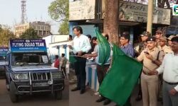 জেলায় ভোটে  নজরদারীর জন্য রাস্তায় নামল ১২টি ফ্লাইং স্কোয়াড টিমের গাড়ি। দেখুন 🎦 ভিডিও।